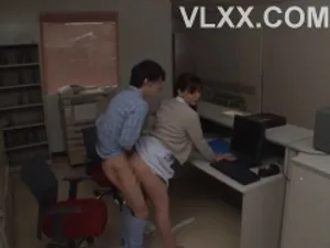 Gặp nhau trên cầu thang công ty, bị quan hệ cho đến khi kiệt sức! Có nhiều ngôn từ tục tĩu.