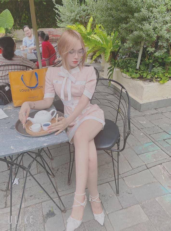 Nữa đêm bị chị gái nhân tình bú dương vật vì bị “nứng” lâu ngày