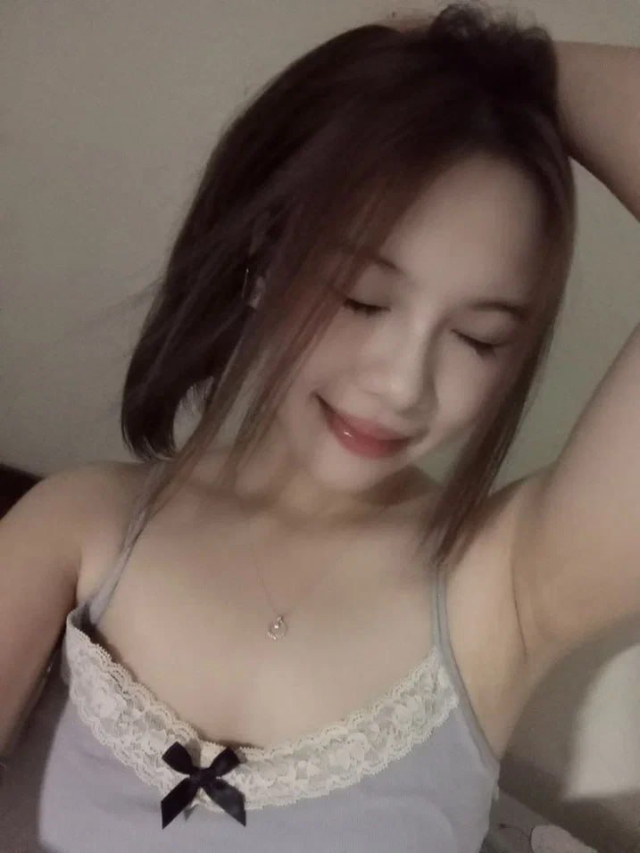Cô gái gợi cảm bị trói đo mạch khi máy rung trong âm đạo và kiểm soát xuất tinh rung cực khoái